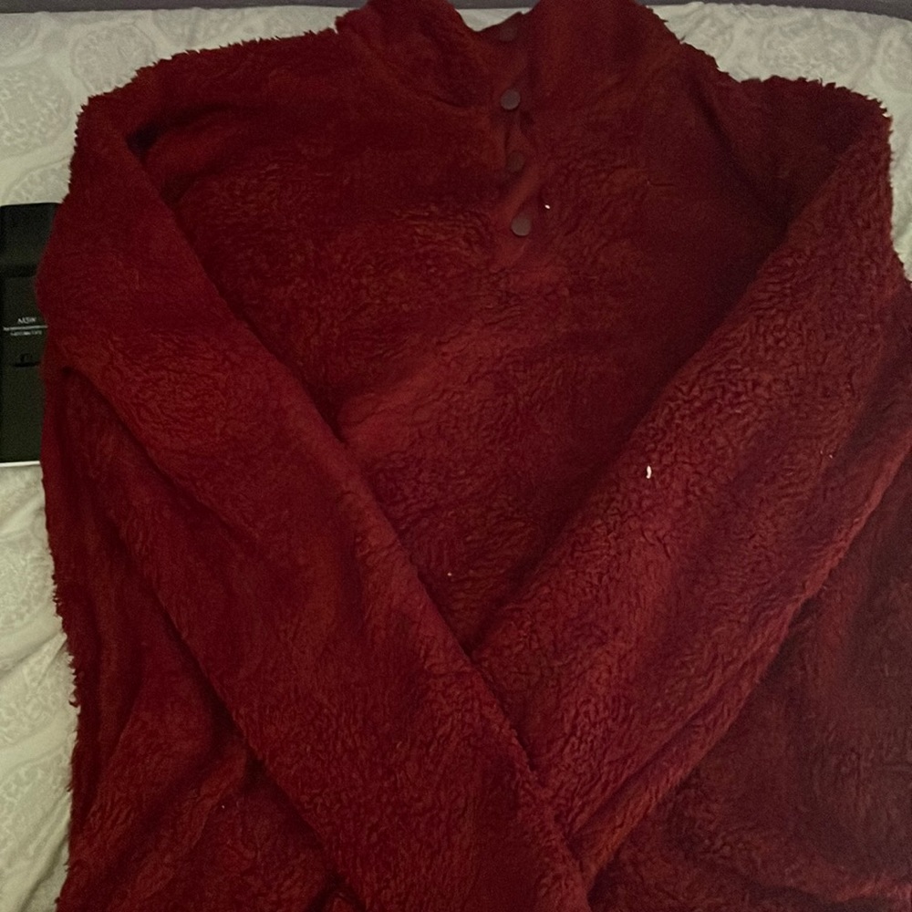 Cherry red colored Sherpa in mint condition!